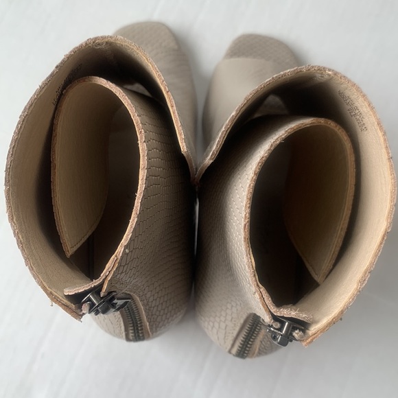 Matisse Melaney Ivory/Taupe Snake Open-Toe Bootie EUC!! Size 7 - Picture 8 of 14